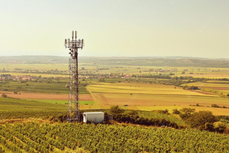 antena telewizyjna masztowa wieża radiowa technologia bezprzewodowa 5g 4g LTE